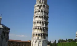 800 Yıllık Sır: Pisa Kulesi Neden Hâlâ Eğik Duruyor?