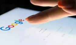 Google'dan yapay zekalı dil eğitimi atağı: 'Tiny Lesson', 'Slang Hang' ve 'Word Cam' ile Duolingo'ya meydan okuyor