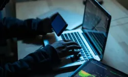 Telefon Kameranız Sizi Gizlice İzliyor Olabilir: Casus Yazılımlara Karşı Alınması Gereken Önlemler
