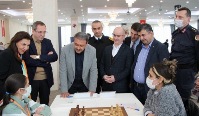 Balıkesir'de kadınlar satranç şampiyonası başladı