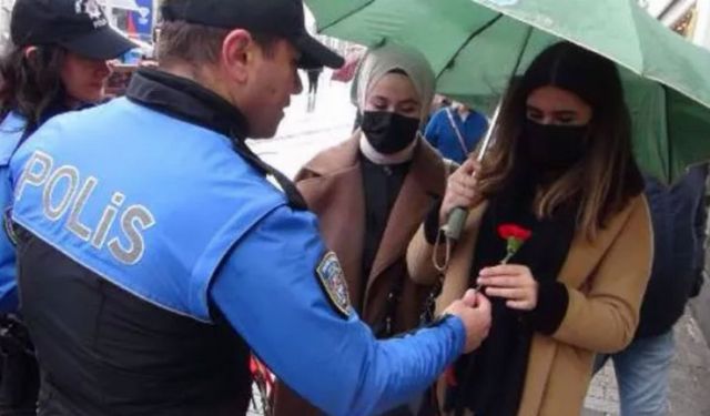 İstanbul Emniyeti'nden kadınlara çiçek