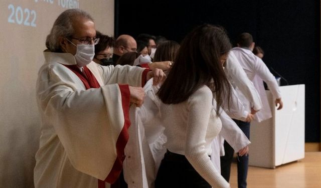 İstanbul'da öğrencilerin 'beyaz önlük' heyecanı