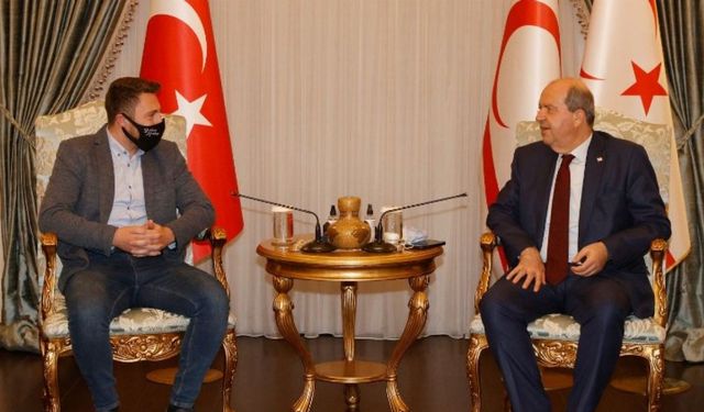 KKTC Cumhurbaşkanı Tatar, Futbolcular Derneği'ni kabul etti 