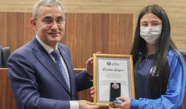 Kütahya'da başarılı sporcular ödüllendiriliyor 