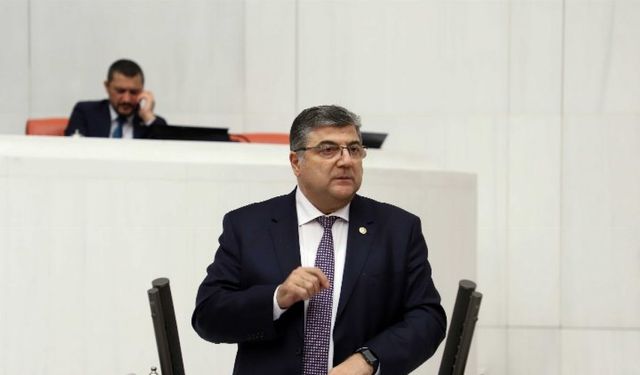 Milletvekili Sındır, “Antep fıstığı üretimi yüzde 60 azaldı, yeşil altın üreticisi yalnız bırakıldı!”
