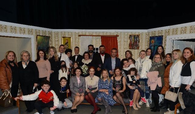 'Müfettiş' bu kez Anneler için sahnede