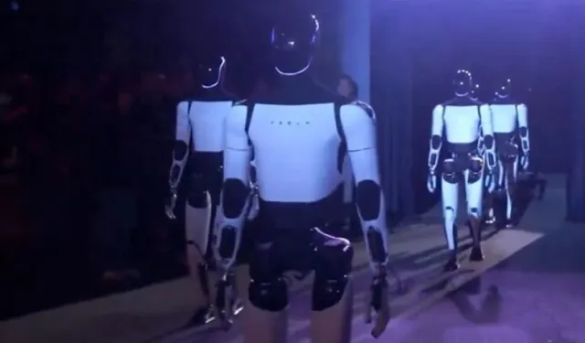 Elon Musk’tan dikkat çeken açıklama: Tesla robotu ‘Optimus’ üretim hattına adım attı