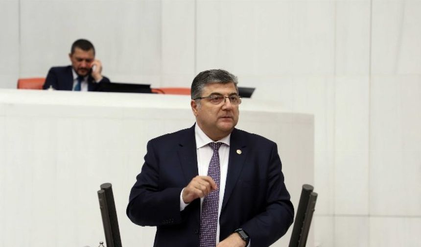 Milletvekili Sındır, “Antep fıstığı üretimi yüzde 60 azaldı, yeşil altın üreticisi yalnız bırakıldı!”