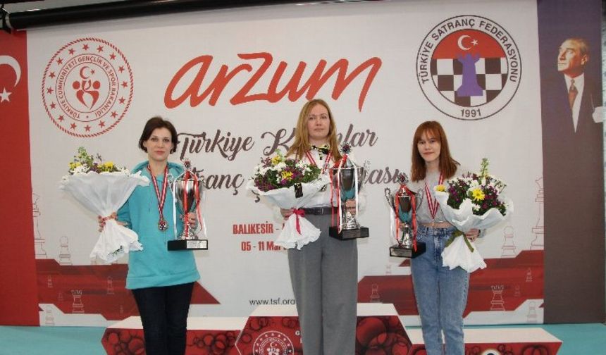 Satrançta hamle sırası kadınlarda 