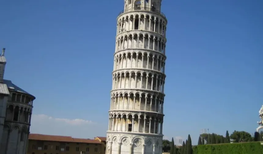 800 Yıllık Sır: Pisa Kulesi Neden Hâlâ Eğik Duruyor?