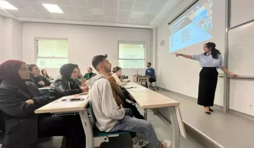 Uzaktan Eğitimde Yeni Dönem: Üniversiteler Hologram Öğretmenleri Sınıflara Taşıyor